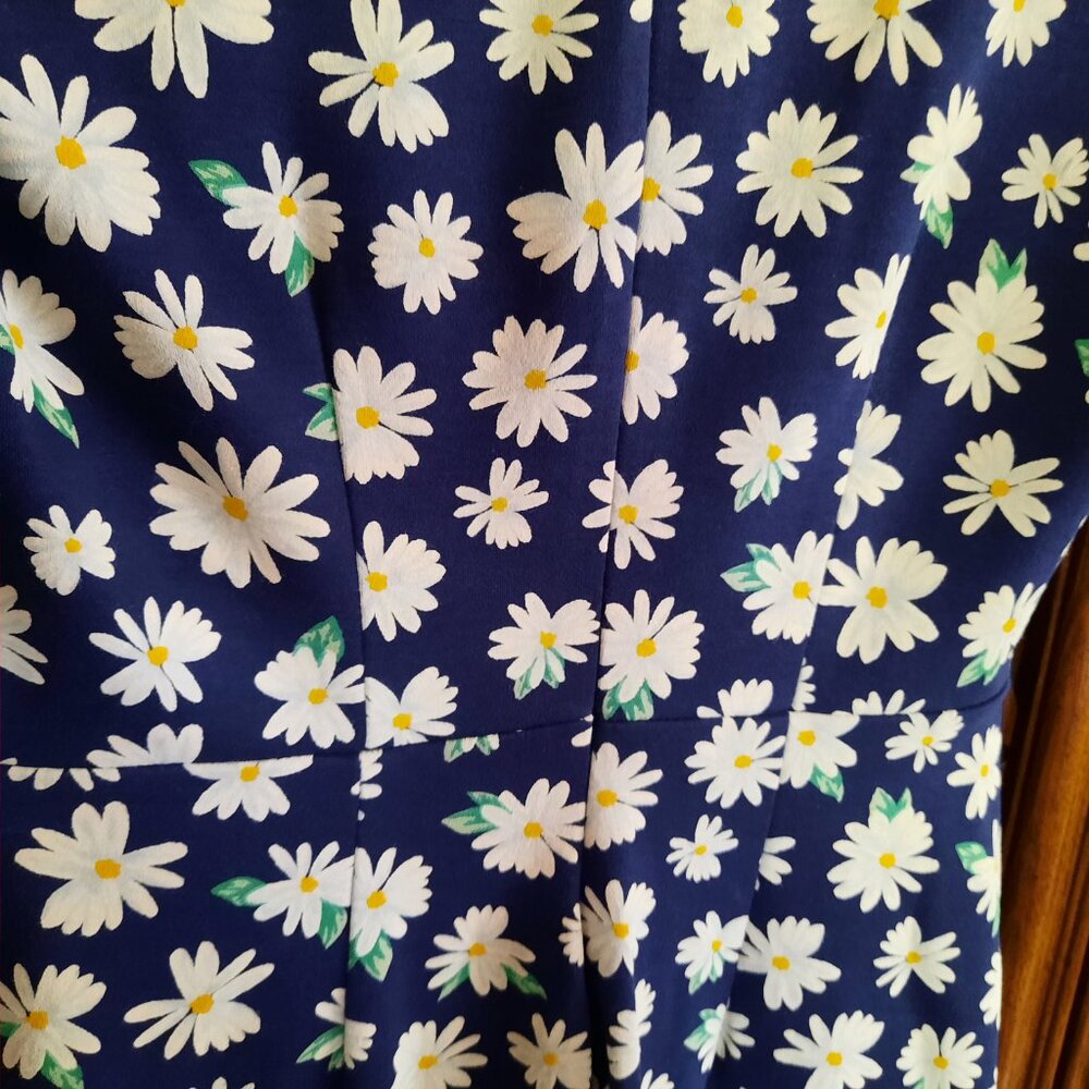Old Navy Printed Ponte-Knit Sheath Dress - Navy Daisy Print, Size XS - Picture 10 of 16